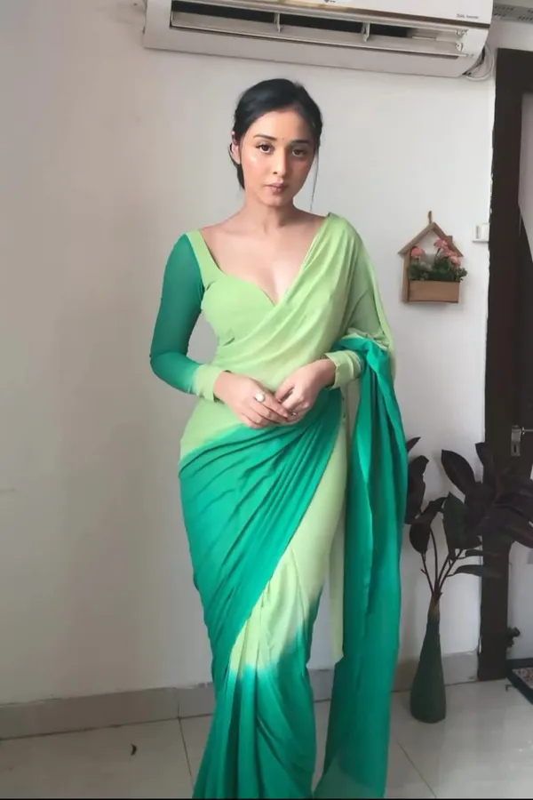 Green_Elegant_Design_Chiffon_Saree_For_Women