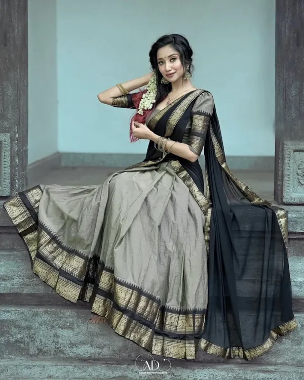 Black_Elegant_Design_Silk_Blend_Half_Saree_For_Women