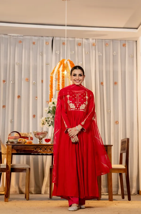 Red_Elegant_Design_Embroidered_Georgette_Anarkali_Suit_Set_With_Dupatta_For_Women