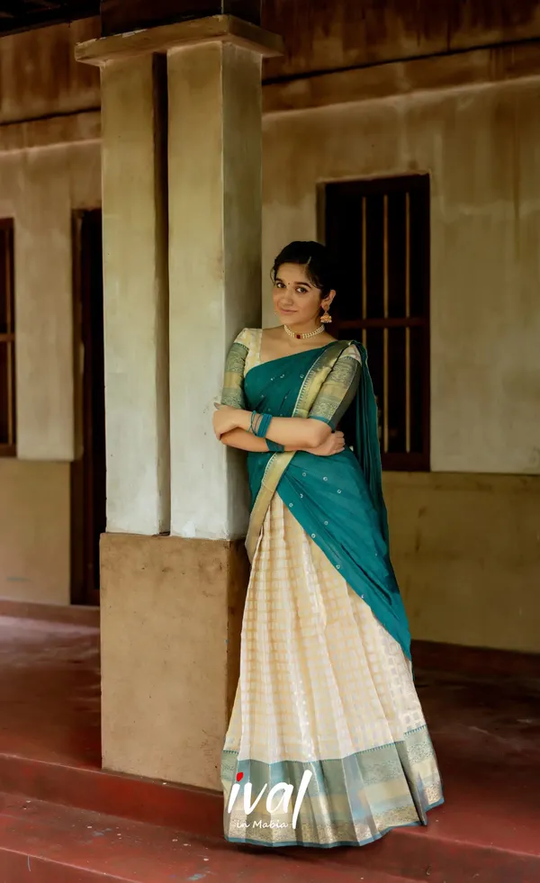 Green_Elegant_Design_Silk_Blend_Half_Saree_For_Women