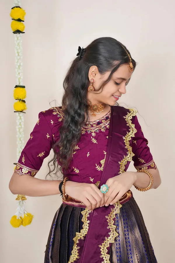 Purple_Elegant_Design_Embroidered_Silk_Blend_Half_Saree_With_Dupatta_For_Women