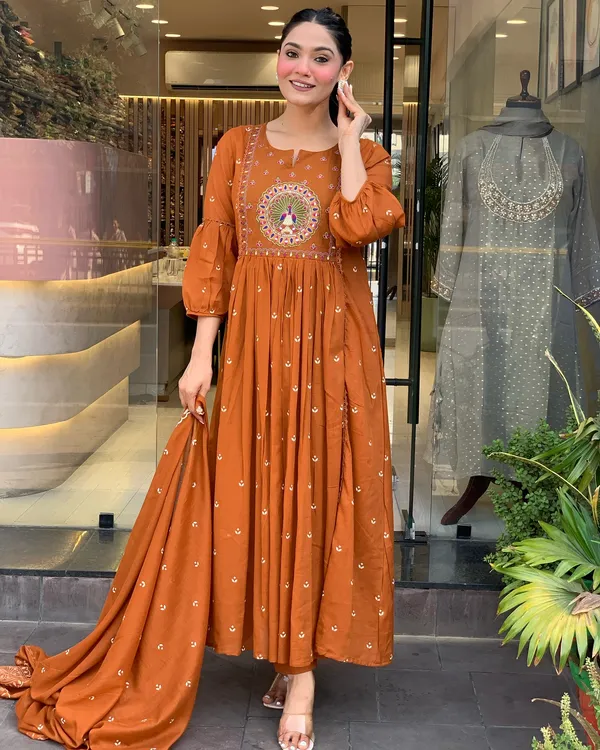 Orange_Elegant_Design_Embroidered_Georgette_Anarkali_Suit_Set_With_Dupatta_For_Women