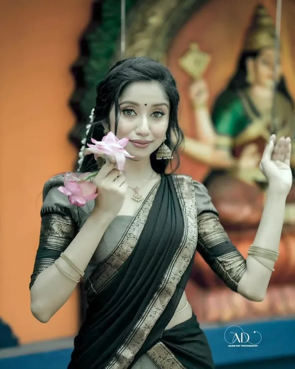 Black_Elegant_Design_Silk_Blend_Half_Saree_For_Women