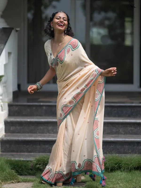 Cream_Elegant_Design_Embroidered_Silk_Blend_Saree_For_Women