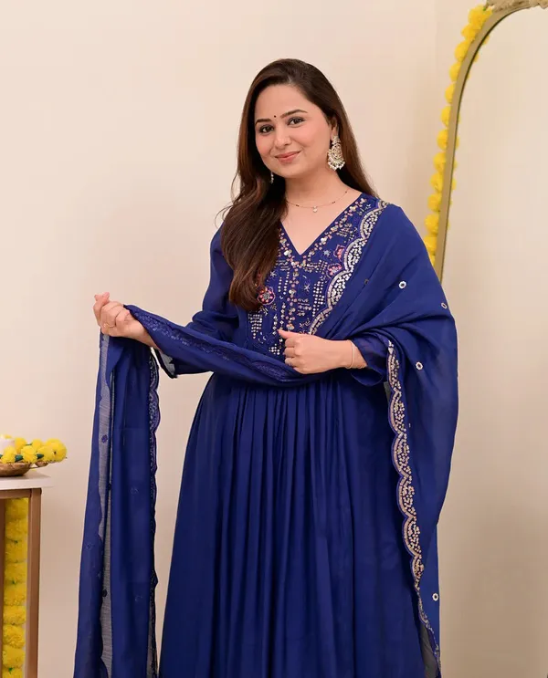 Blue_Elegant_Design_Embroidered_Georgette_Anarkali_Suit_Set_With_Dupatta_For_Women