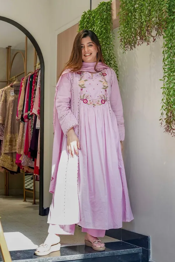Pink_Elegant_Design_Embroidered_Georgette_Anarkali_Suit_Set_For_Women