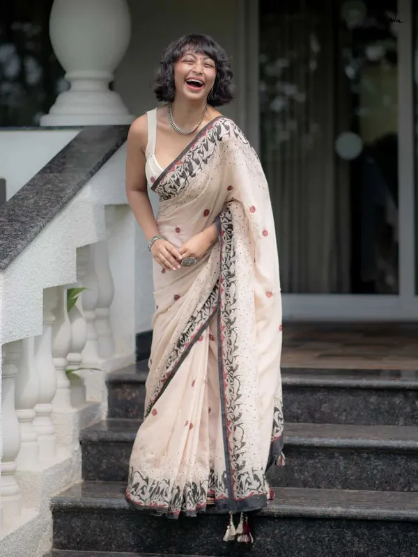 Cream_Elegant_Design_Embroidered_Net_Saree_For_Women