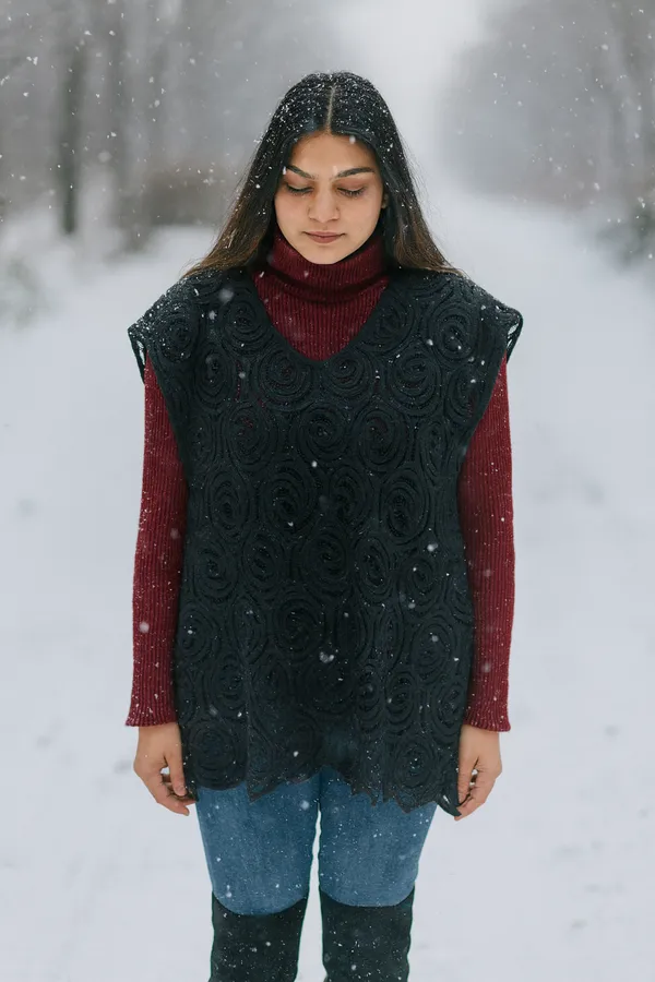 Black_Crochet_Crop_Top_For_Women