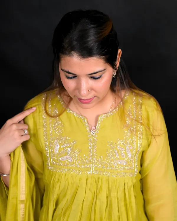 Yellow_Elegant_Design_Mul_Chanderi_Three_Piece_Suit_Set_For_Women