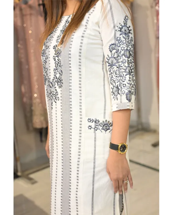 White_Elegant_Design_Printed_Cotton_Co-Ord_Set_For_Women