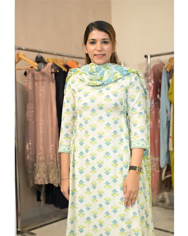 Green_Elegant_Design_Pure_Cotton_Suit_For_Women