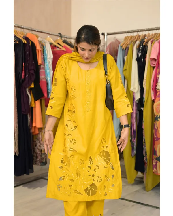 Yellow_Elegant_Design_Cutwork_Suit_Set_For_Women