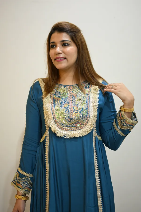 Peacock_Green_Elegant_Design_Radiant_Muslin_Silk_Co-Ord_Set_For_Women