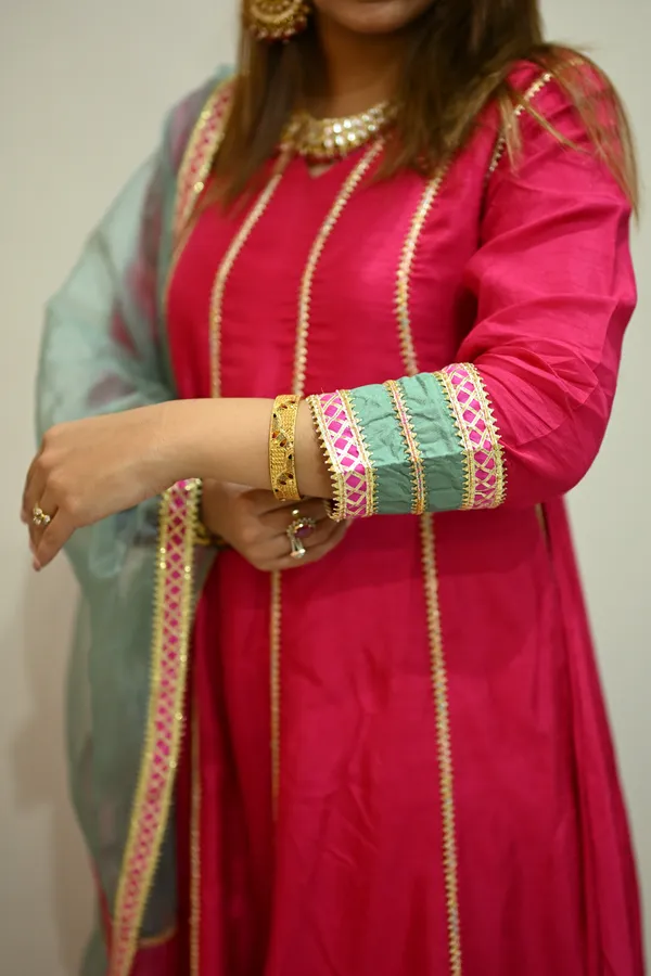 Red_Elegant_Design_Luxurious_Silk_Anarkali_Suit_For_Women