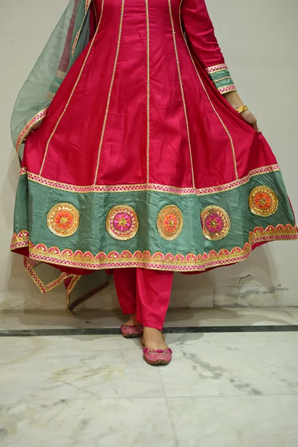 Red_Elegant_Design_Luxurious_Silk_Anarkali_Suit_For_Women