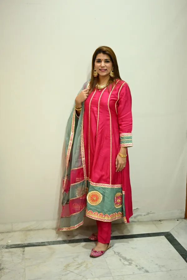 Red_Elegant_Design_Luxurious_Silk_Anarkali_Suit_For_Women