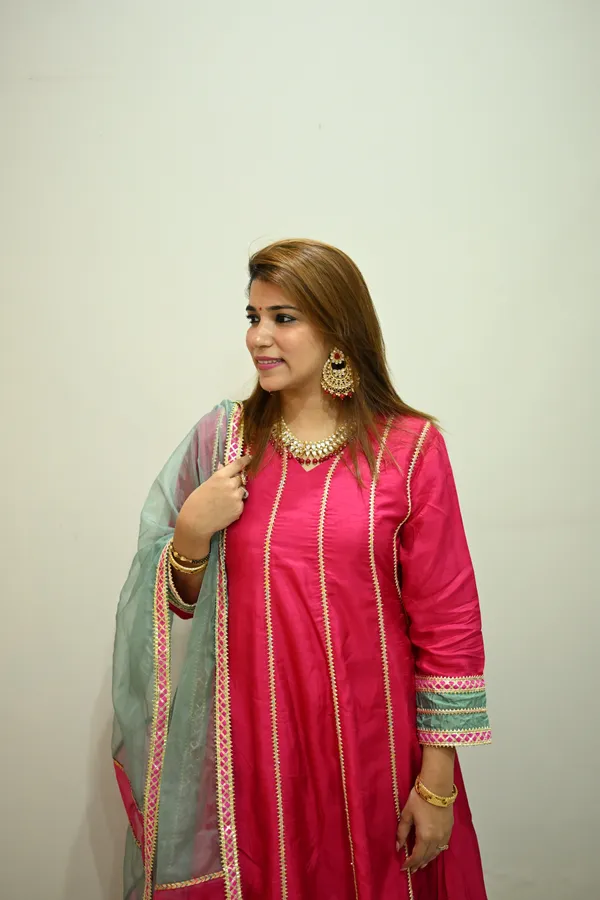 Red_Elegant_Design_Luxurious_Silk_Anarkali_Suit_For_Women