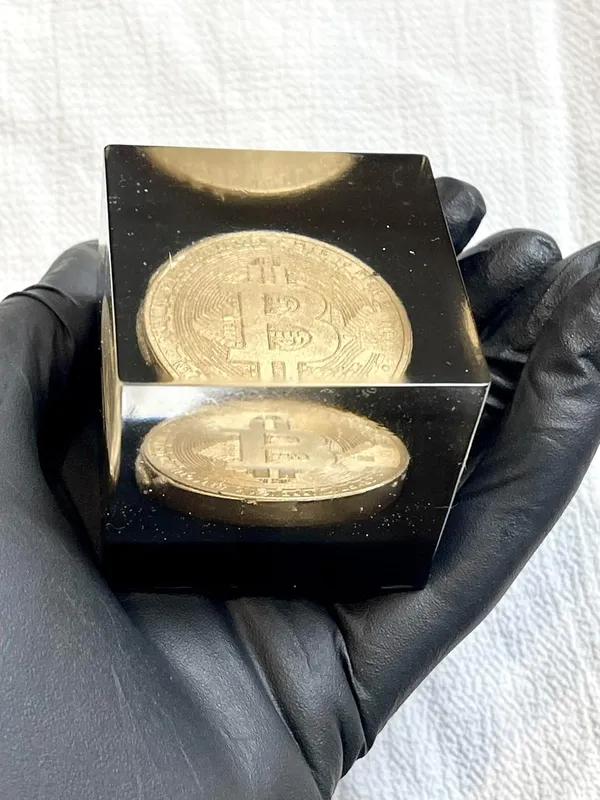 Gold_&_Black_Ryalthum_Handmade_Bitcoin_Resin_Paperweight_Cube_With_Embedded_Bitcoin_Replica