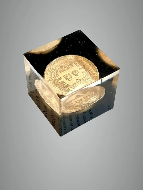 Gold_&_Black_Ryalthum_Handmade_Bitcoin_Resin_Paperweight_Cube_With_Embedded_Bitcoin_Replica