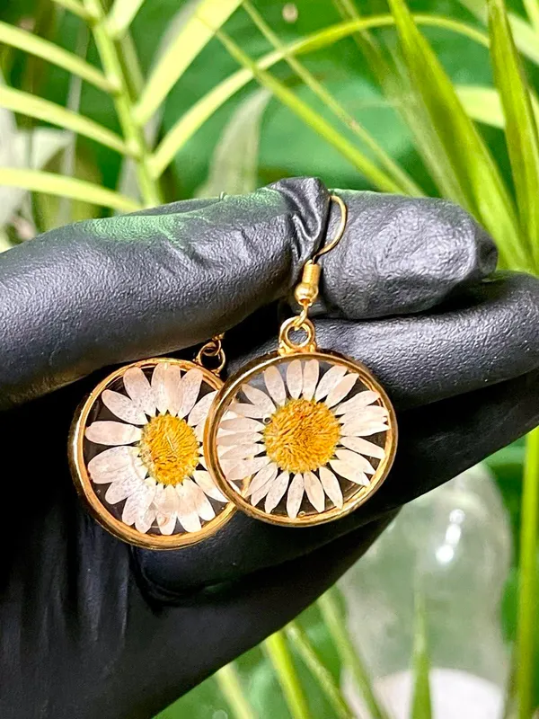 Gold_&_White_Handmade_Resin_Floral_Jhumka_Earring