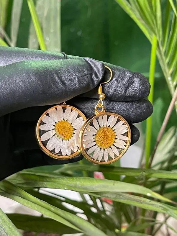 Gold_&_White_Handmade_Resin_Floral_Jhumka_Earring