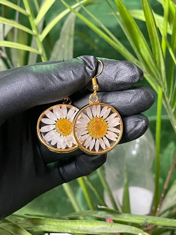 Gold_&_White_Handmade_Resin_Floral_Jhumka_Earring