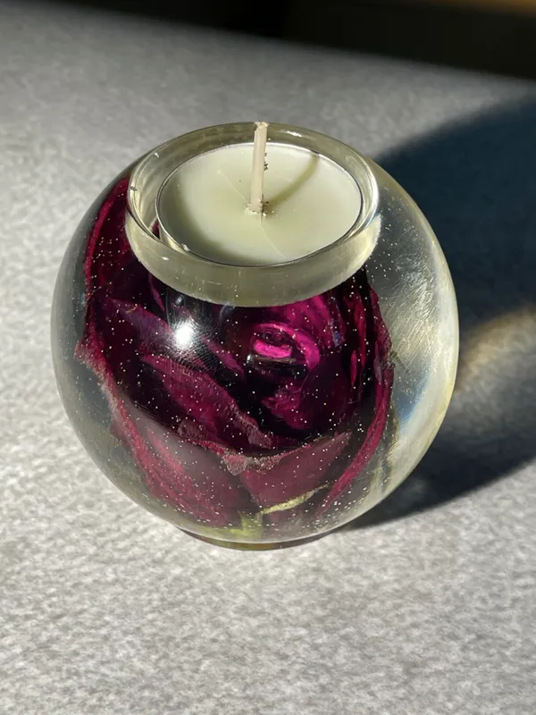 Red_Resin_T-Light_Holder_With_Real_Rose_64_MM