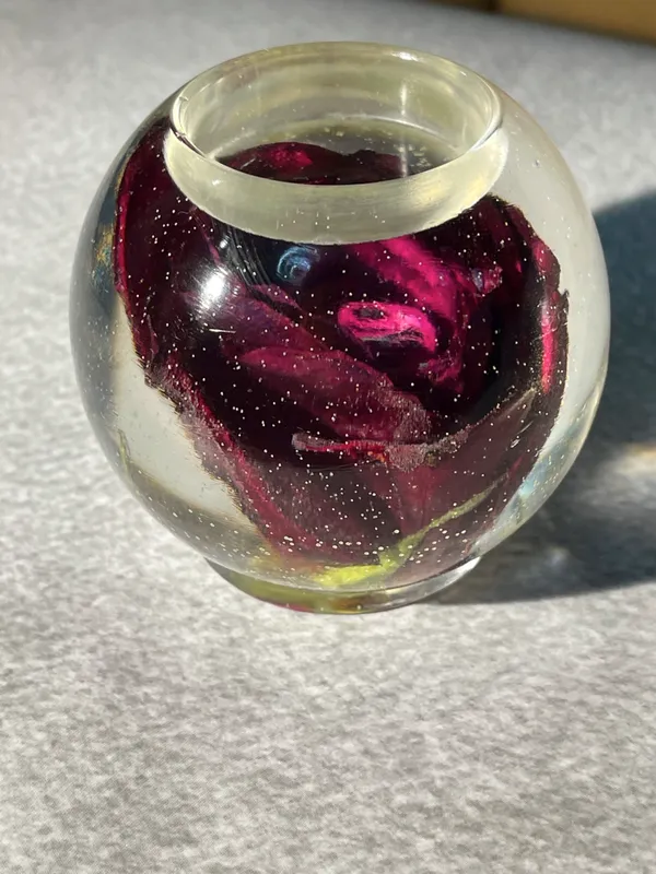 Red_Resin_T-Light_Holder_With_Real_Rose_64_MM