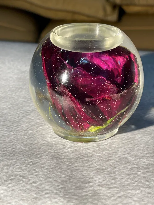 Red_Resin_T-Light_Holder_With_Real_Rose_64_MM
