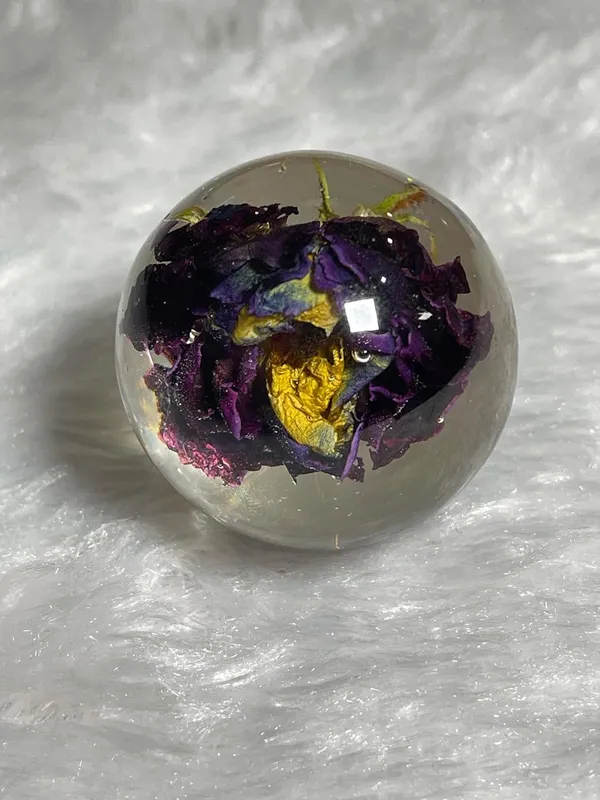 Multicolor_Resin_Rose_Paperweight_Sphere