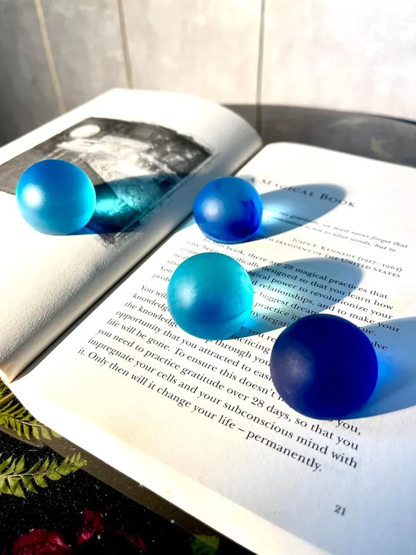 Blue_Interior_Blue_&_Aqua_Decorative_Desk_Orbs,_Handmade_Crystal_Ball_Style_Resin_Decor_For_Office,_Study_&_Home_(Pack_Of_4)