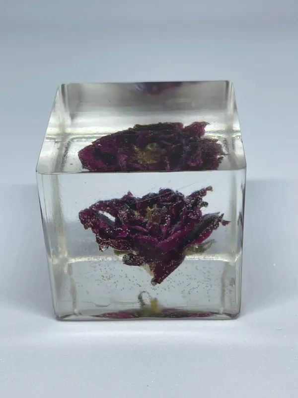 Red_Resin_Cube_Rose_Paperweight_38_MM_Small