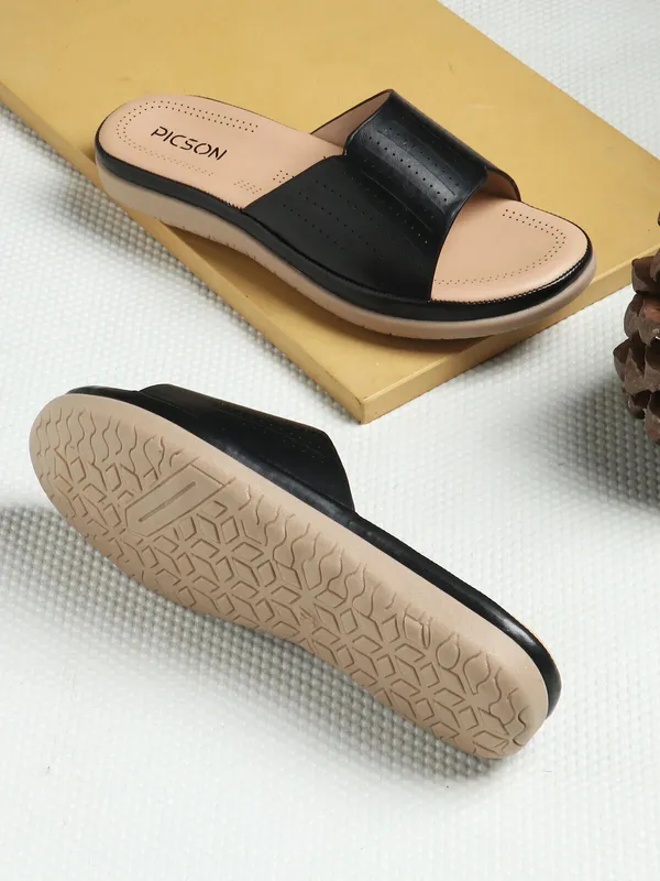 Black_Synthetic_Leather_Premium_Slide_Sandal_For_Women