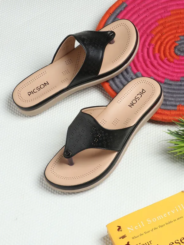 Black_Synthetic_Leather_Premium_Slip-On_For_Women