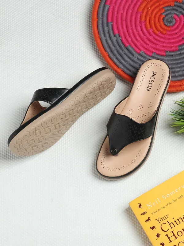 Black_Synthetic_Leather_Premium_Slip-On_For_Women