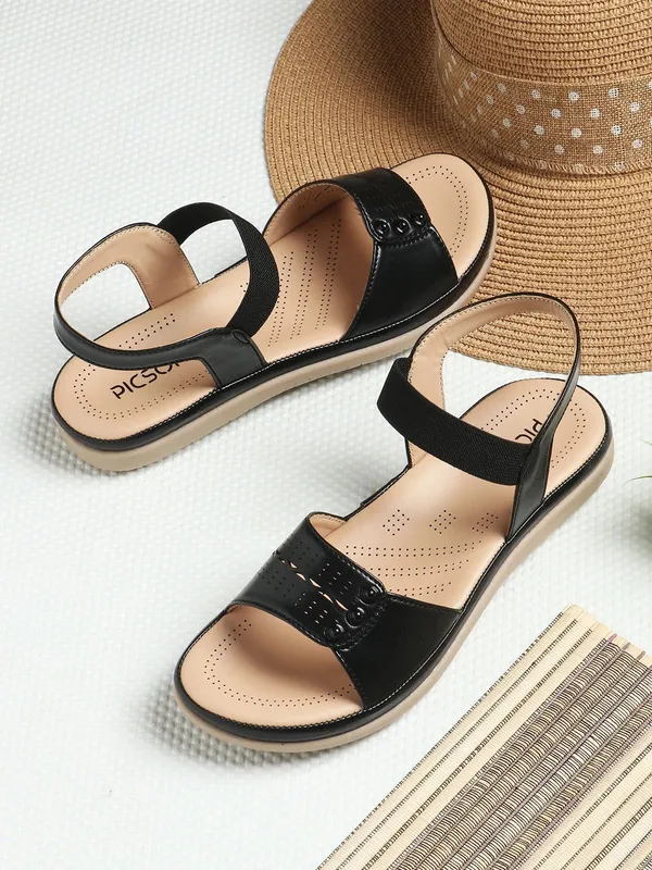 Black_Synthetic_Leather_Premium_Sandal_For_Women