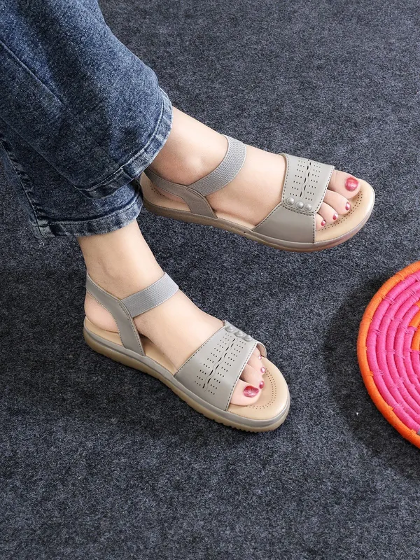 Grey_Synthetic_Leather_Premium_Sandal_For_Women