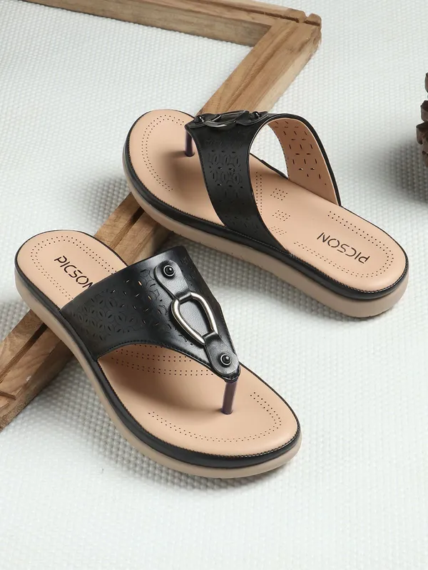 Black_Synthetic_Leather_Premium_Slip-On_For_Women