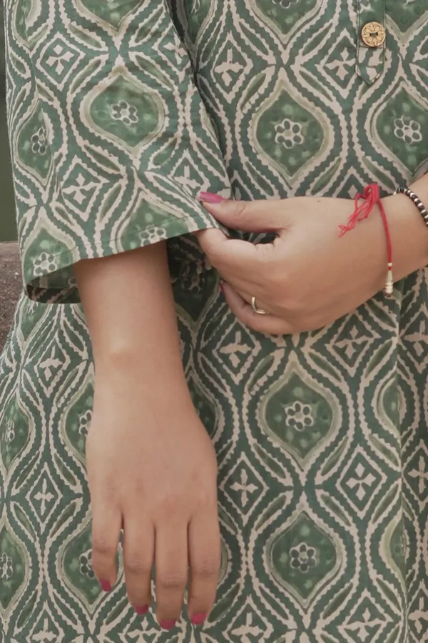 Mehendi_Green_Cotton_Premium_&_Elegant_Kurta_&_Pant_Set_For_Women
