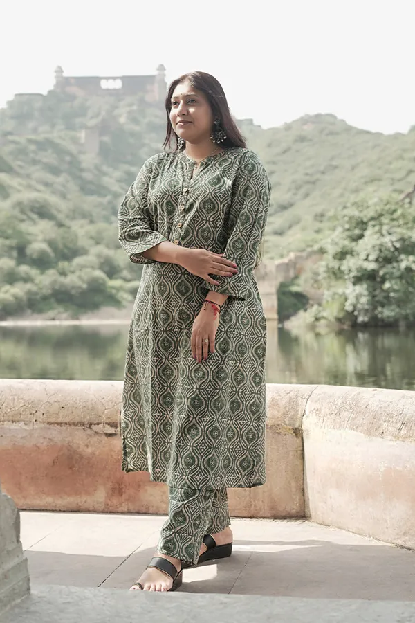 Mehendi_Green_Cotton_Premium_&_Elegant_Kurta_&_Pant_Set_For_Women