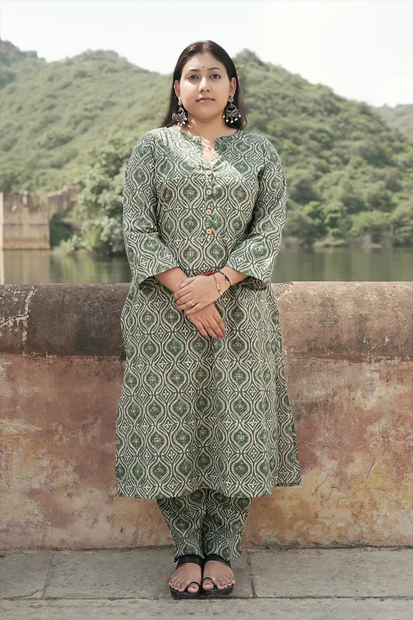 Mehendi_Green_Cotton_Premium_&_Elegant_Kurta_&_Pant_Set_For_Women