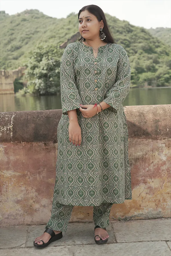 Mehendi_Green_Cotton_Premium_&_Elegant_Kurta_&_Pant_Set_For_Women