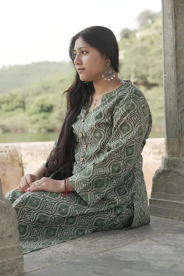 Mehendi_Green_Cotton_Premium_&_Elegant_Kurta_&_Pant_Set_For_Women