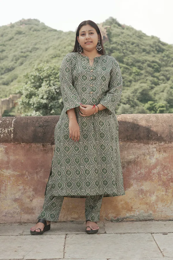 Mehendi_Green_Cotton_Premium_&_Elegant_Kurta_&_Pant_Set_For_Women