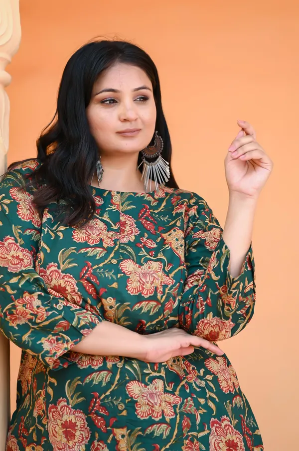 Green_Cotton_Premium_&_Elegant_Kurta_&_Pant_Set_For_Women