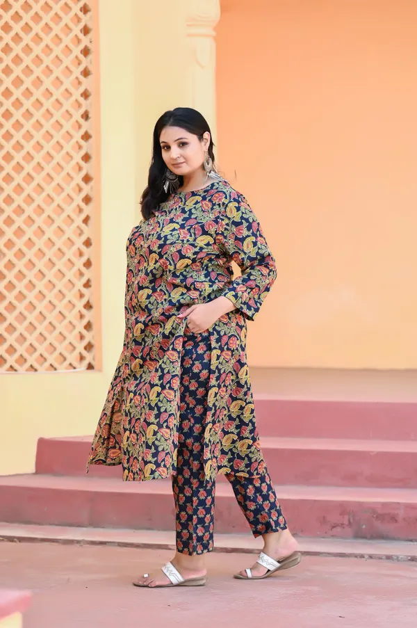 Navy_Blue_Cotton_Premium_&_Elegant_Kurta_&_Pant_Set_For_Women
