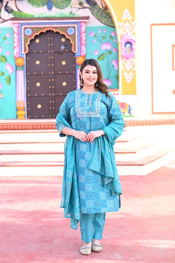 Ferozi_Muslin_Premium_&_Elegant_Kurta_&_Pant_Set_For_Women