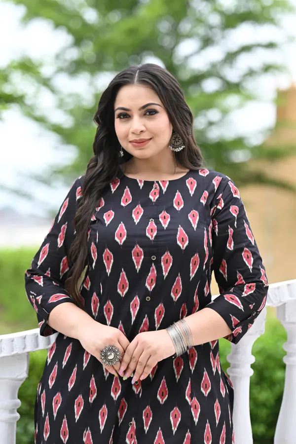 Black_Cotton_Premium_&_Elegant_Kurta_For_Women