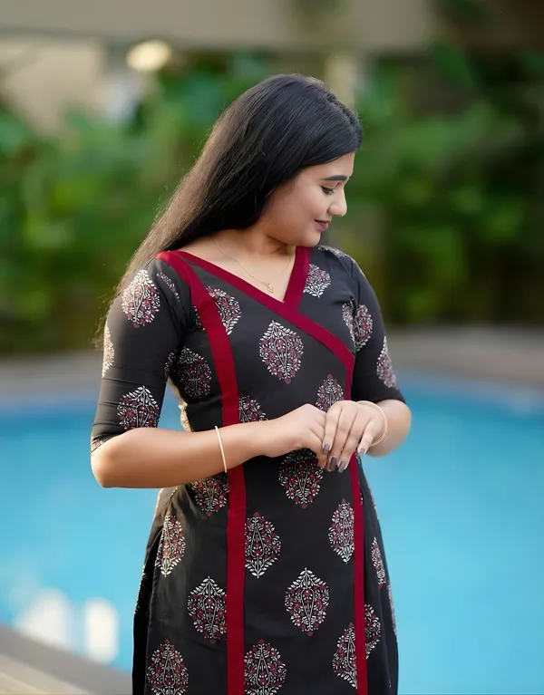 Falak's_Black_Kurta_Set