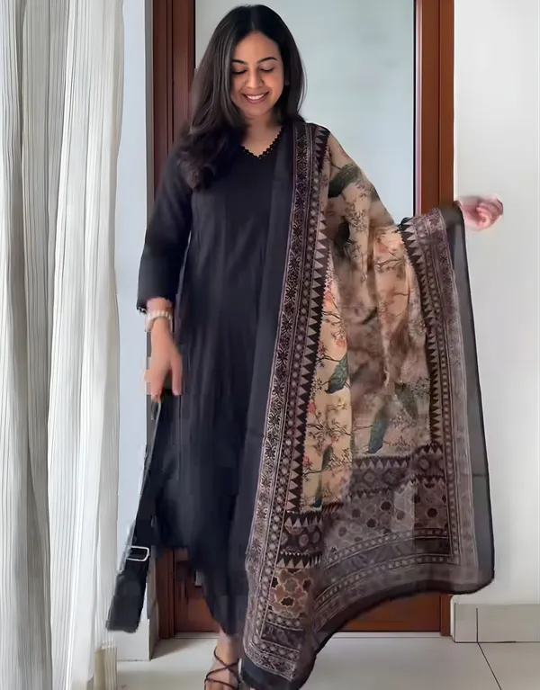 Qayamat_Black_Ethnic_Kurta_Set_with_Designer_Dupatta